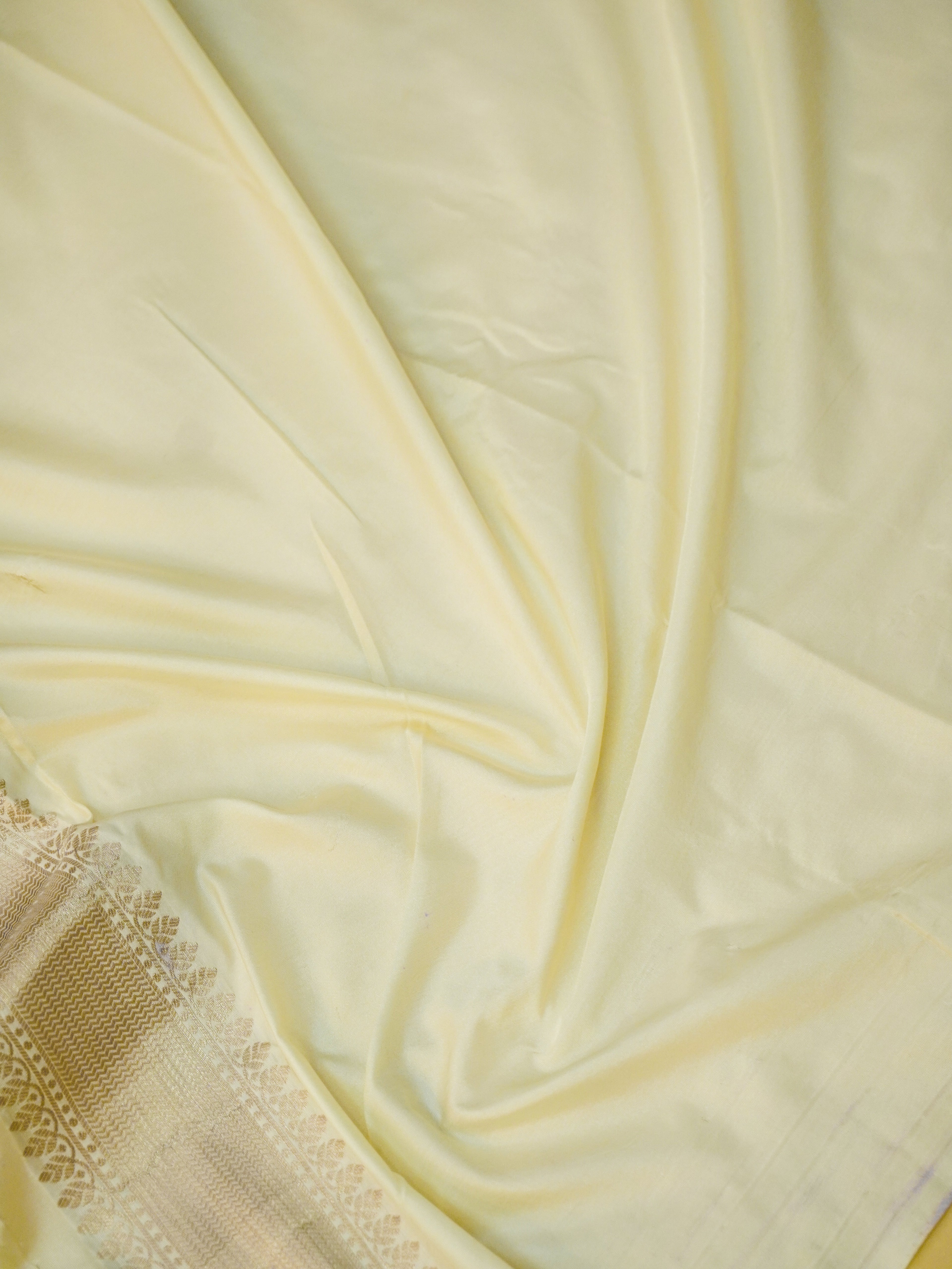 Purple Soft Silk Banarasi Saree with Silver Buti Work