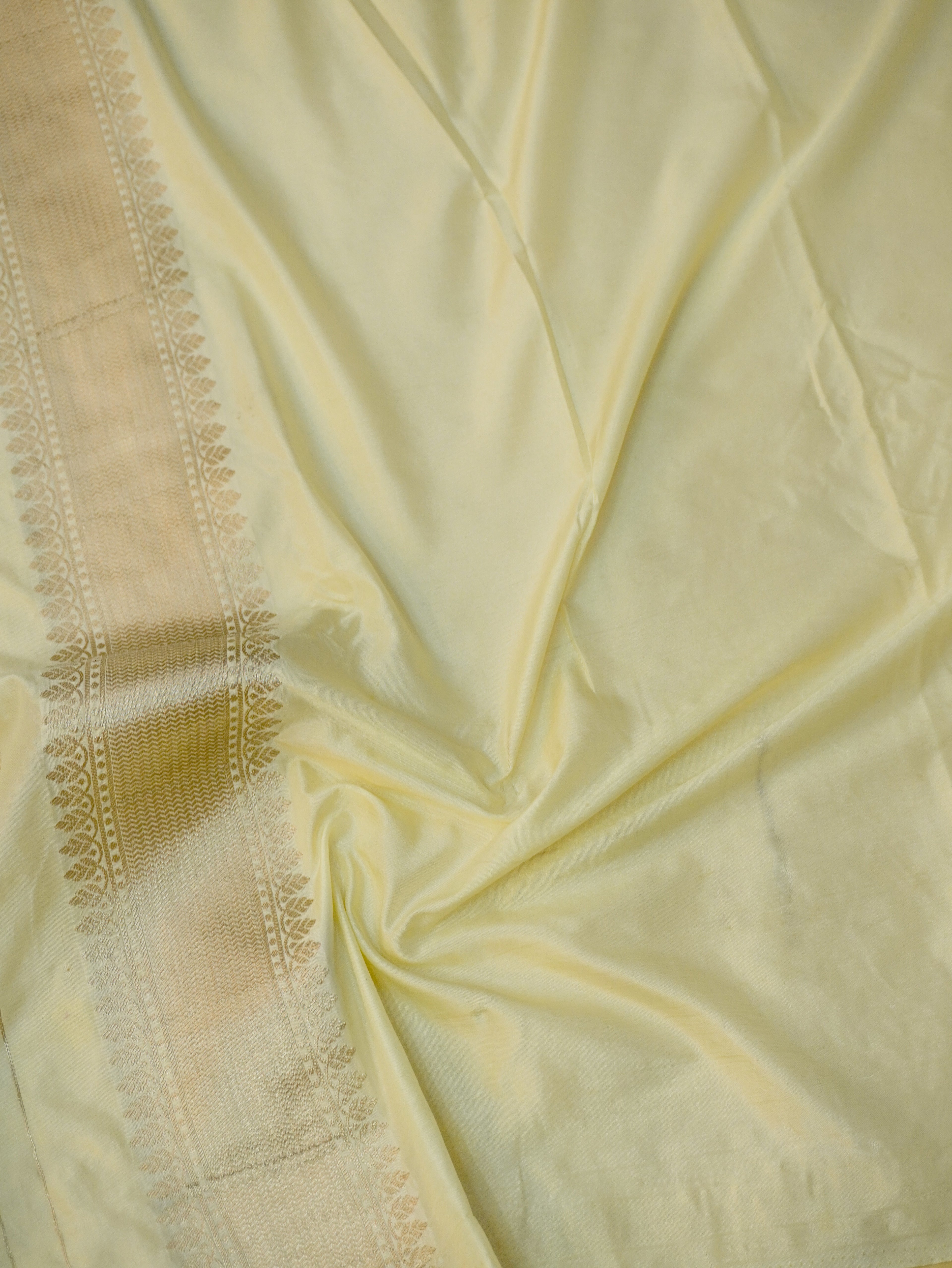 Bottle Green Soft Silk Banarasi Saree with Silver Buti Work