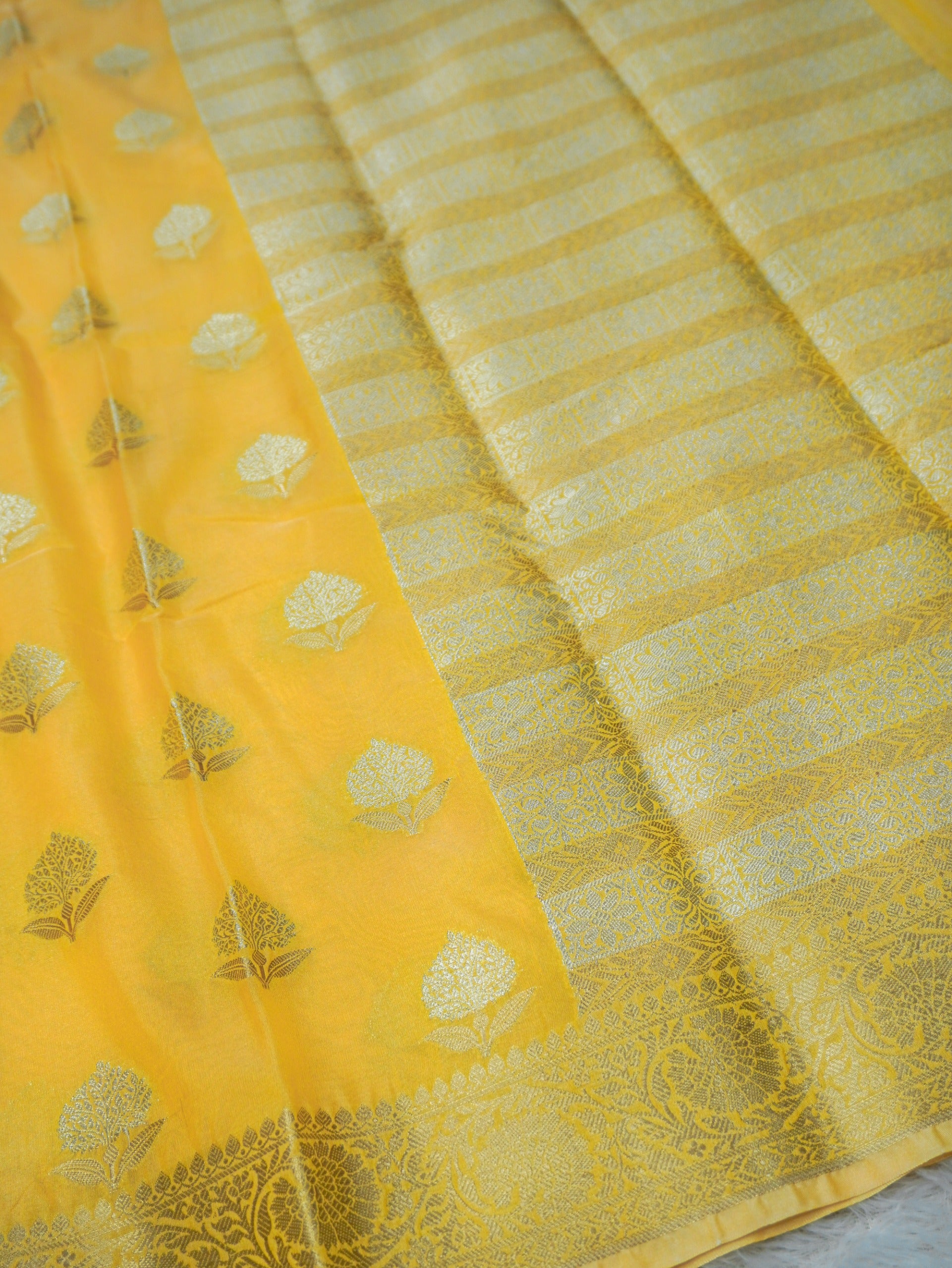 Sunshine Yellow Silky Silk Banarasi Saree with Floral Zari Buti &amp; Rich Zari Border